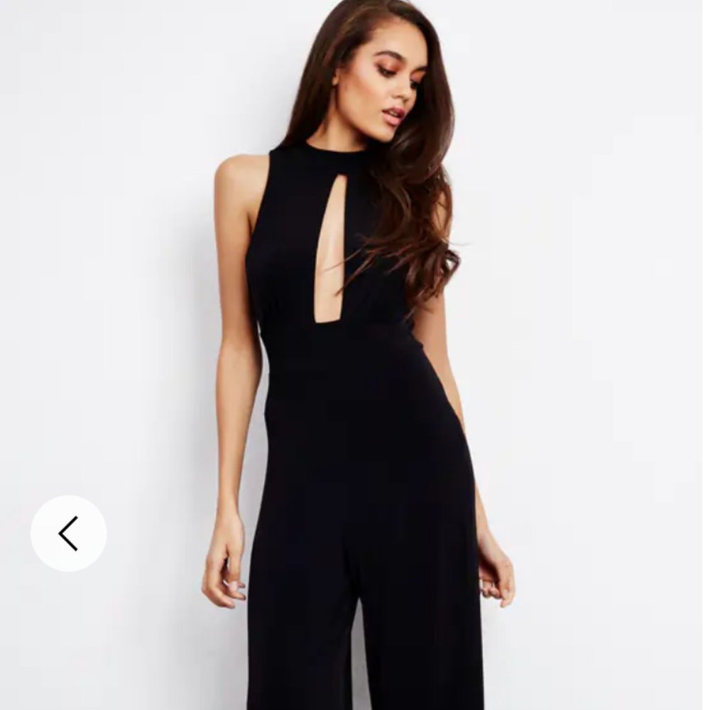 NWT - Sleeveless Wide Leg Keyhole Fleabag Jumpsuit With Open Back In Black